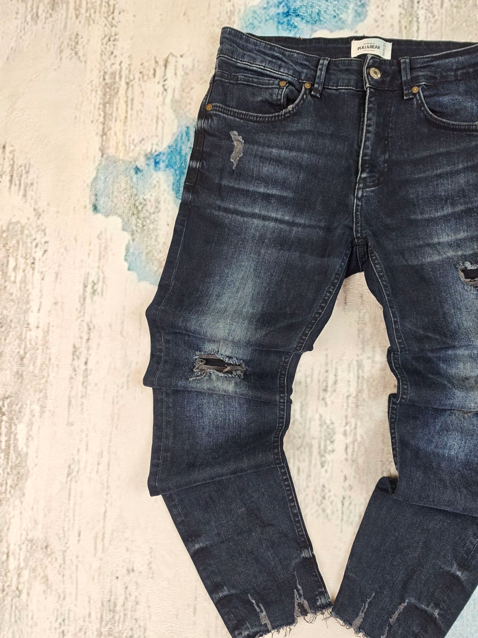 Pull&Bear Calças Skinny Ripped para Homem com Bainha Bruta e Estilo Y2K Streetwear Azul Escuro Tamanho 40 – photo 3